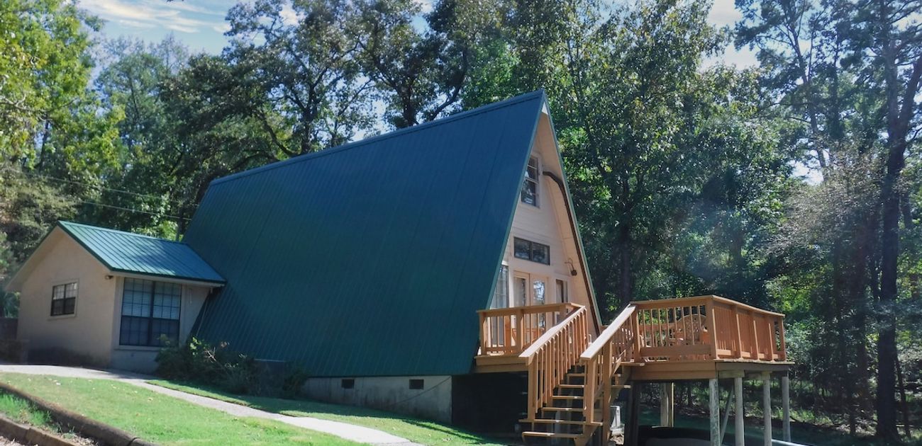 Waterfront house with dock at Lake O' the Pines Avinger, Texas