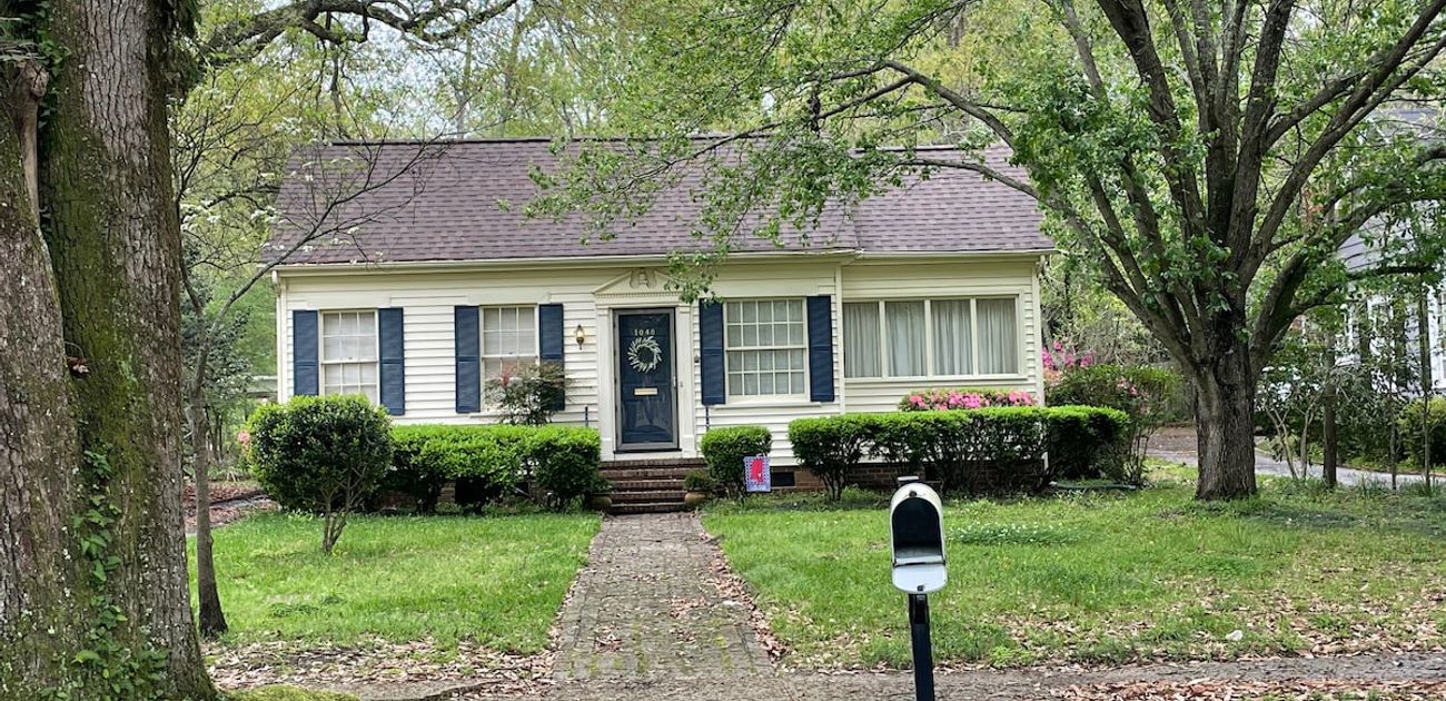 Charming 1930's Euclid Ave Bungalow Laurel, Mississippi Vacation Rentals HiChee