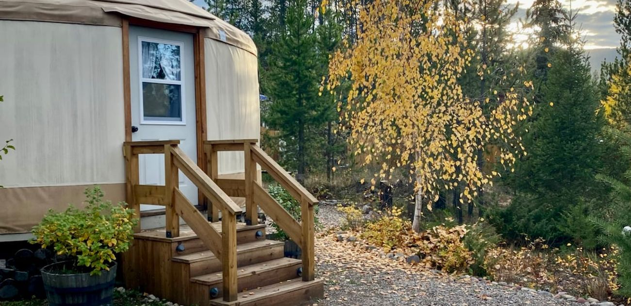 Camp Caribou Guest Yurt 10min from Glacier NP! Coram, Montana