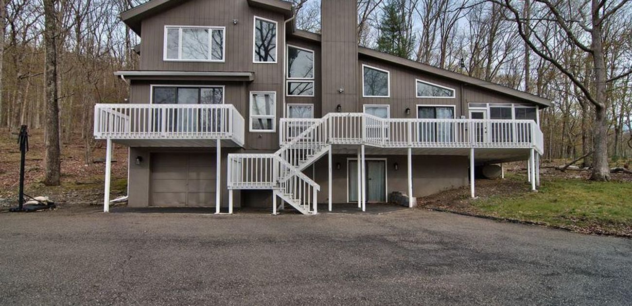 Spacious Pocono Home w/ Resort-Style Amenities - Bushkill, Pennsylvania ...