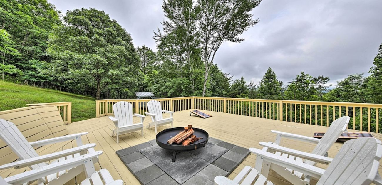 Huge Blairsville Cabin Game Room + Mtn View! Blairsville,