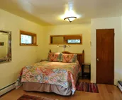 2-floor Rural Hillside Serenity Close to Town.  Hike and Bike from the House