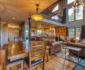 Spa-quality amenities, dog friendly, close to trails, IN Dunes Nat’l Park