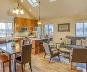 Spa-quality amenities, dog friendly, close to trails, IN Dunes Nat’l Park