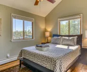 Spa-quality amenities, dog friendly, close to trails, IN Dunes Nat’l Park