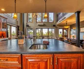 Spa-quality amenities, dog friendly, close to trails, IN Dunes Nat’l Park