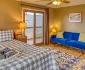 Spa-quality amenities, dog friendly, close to trails, IN Dunes Nat’l Park