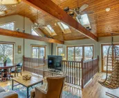 Spa-quality amenities, dog friendly, close to trails, IN Dunes Nat’l Park