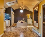 Spa-quality amenities, dog friendly, close to trails, IN Dunes Nat’l Park