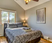 Spa-quality amenities, dog friendly, close to trails, IN Dunes Nat’l Park