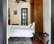 Lovely Sooner Cottage 4 Blocks To OU. Sleeps 7