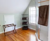 Lovely Sooner Cottage 4 Blocks To OU. Sleeps 7