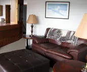 The Attic-  Second Floor Apartment, Private Deck With A View, Downtown