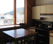 The Attic-  Second Floor Apartment, Private Deck With A View, Downtown