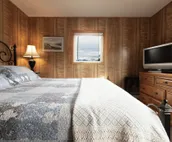 The Cottage ~ quiet downtown home, stunning view, walking distance to everything