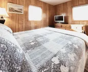 The Cottage ~ quiet downtown home, stunning view, walking distance to everything