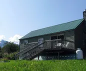 The Cottage ~ quiet downtown home, stunning view, walking distance to everything