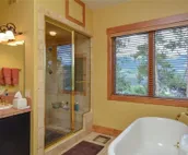 Alpine Vista Lodge: Sweeping Mountain Views; 4 King Masters + bunk; Hot Tub