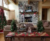 Alpine Vista Lodge: Sweeping Mountain Views; 4 King Masters + bunk; Hot Tub