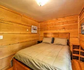 Peaceful, Quiet Seward Apt w/Back Yard & Mtn Views
