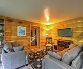 Peaceful, Quiet Seward Apt w/Back Yard & Mtn Views