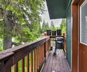 Seward Studio w/ Deck, Outdoor Dining & Mtn Views!