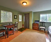 Seward Studio w/ Deck, Outdoor Dining & Mtn Views!