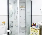 Right in the Heart of Downtown Guest Room w/ Luxury Spa Steam Shower