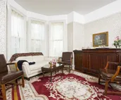 Right in the Heart of Downtown Guest Room w/ Luxury Spa Steam Shower