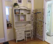 Right in the Heart of Downtown Guest Room w/ Luxury Spa Steam Shower