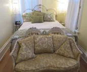 Right in the Heart of Downtown Guest Room w/ Luxury Spa Steam Shower