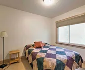 Cozy Union Pier House w/ Hot Tub, Deck & Backyard!