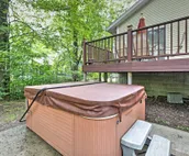 Cozy Union Pier House w/ Hot Tub, Deck & Backyard!