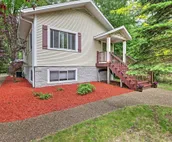 Cozy Union Pier House w/ Hot Tub, Deck & Backyard!
