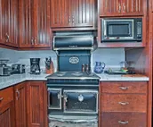 Lawrence Area Vacation Rental 15 Mi to Topeka!