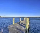 Bright 2nd-Floor Apt - 1/2 Mi to Greenport Harbor!
