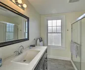 Bright 2nd-Floor Apt - 1/2 Mi to Greenport Harbor!