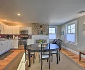 Bright 2nd-Floor Apt - 1/2 Mi to Greenport Harbor!