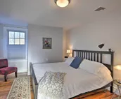 Bright 2nd-Floor Apt - 1/2 Mi to Greenport Harbor!