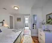 Bright 2nd-Floor Apt - 1/2 Mi to Greenport Harbor!
