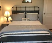 Luxury 5-Star  Home ~ Location~Fenced Yard~Families~Couples~King Bed