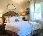 Luxury 5-Star  Home ~ Location~Fenced Yard~Families~Couples~King Bed