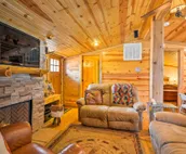 Bartlesville Cabin w/ Pool, Hot Tub & Trampoline!