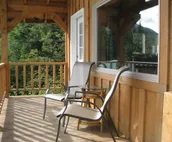 The Gathering Place Cabin #1, rustic cabin on the water, close to Chilkoot River