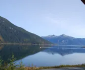 The Gathering Place Cabin #1, rustic cabin on the water, close to Chilkoot River