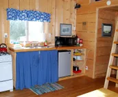 The Gathering Place Cabin #1, rustic cabin on the water, close to Chilkoot River