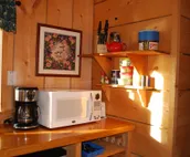 The Gathering Place Cabin #1, rustic cabin on the water, close to Chilkoot River