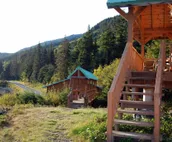 The Gathering Place Cabin #1, rustic cabin on the water, close to Chilkoot River