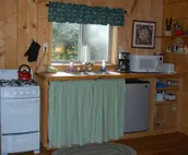 The Gathering Place Cabin #1, rustic cabin on the water, close to Chilkoot River