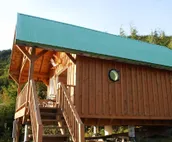 The Gathering Place Cabin #1, rustic cabin on the water, close to Chilkoot River